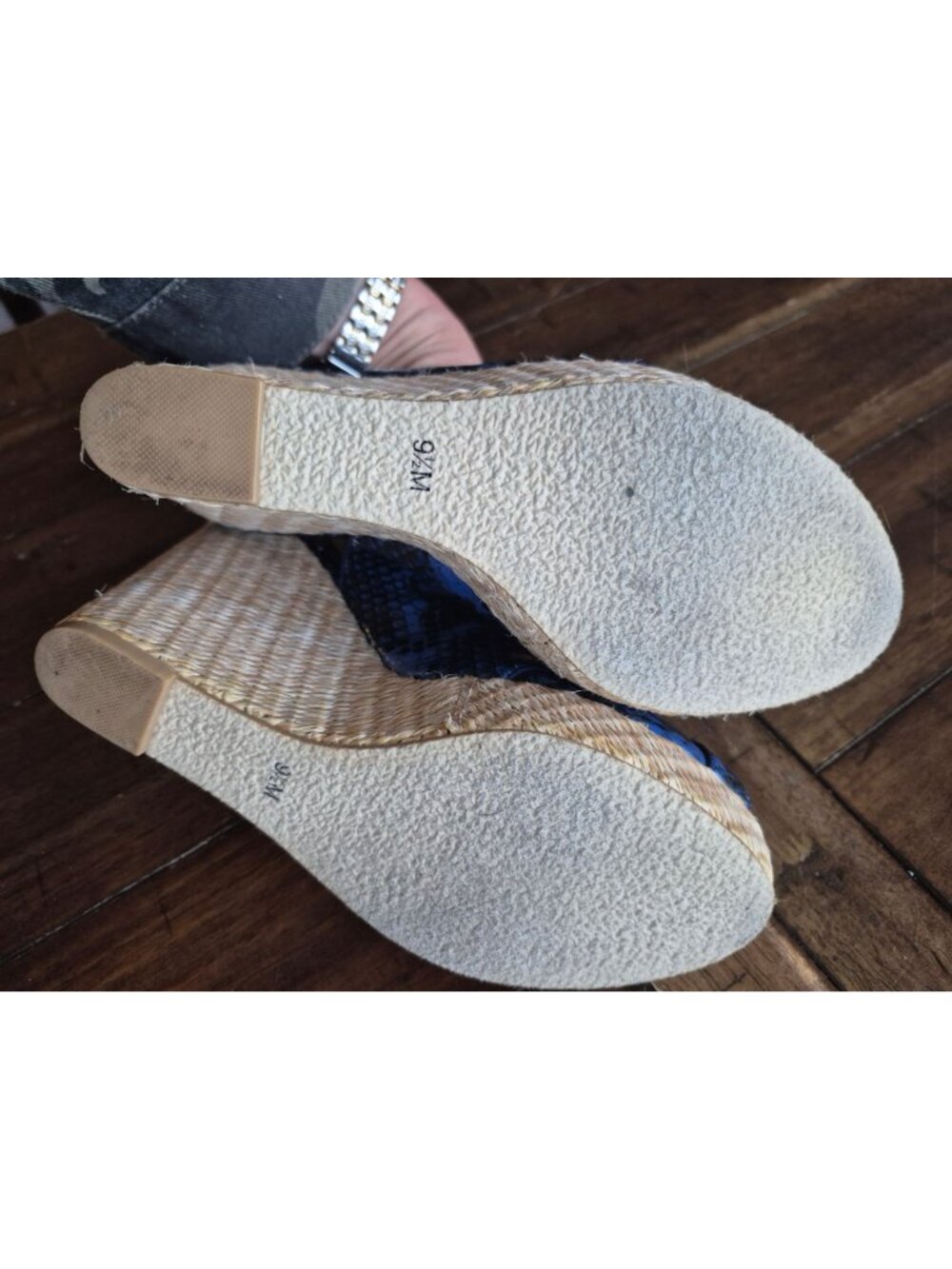 White House Black Market Faux Snakeskin Wedge Sandals 9.5M - Picture 6 of 6
